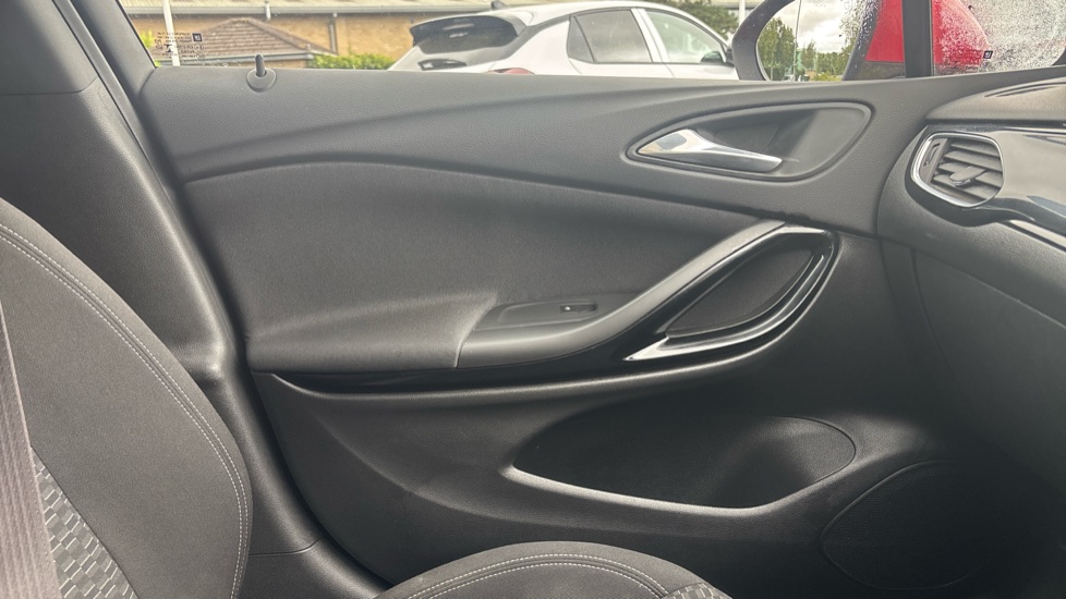 Vauxhall Astra 1.4T 16V 150 SRi Vx-line 5dr Petrol Hatchback - Image 29