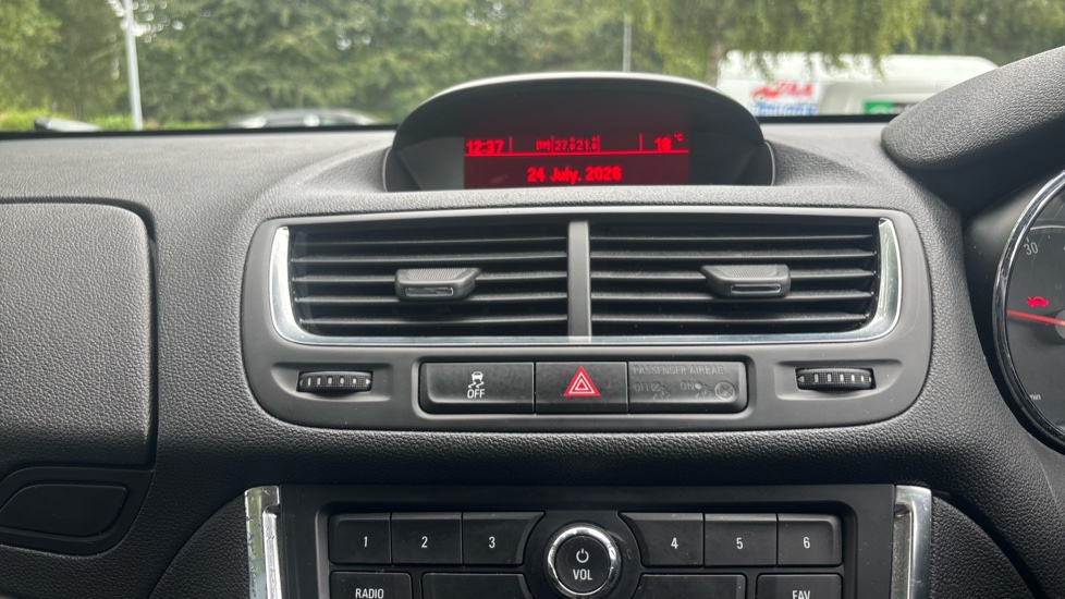 Vauxhall Mokka 1.4T Exclusiv 5dr Petrol Hatchback - Image 33