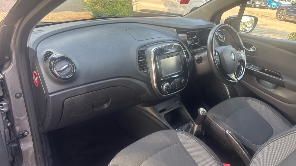 Renault Captur 0.9 TCE 90 Dynamique S Nav 5dr Petrol Hatchback - Image 9