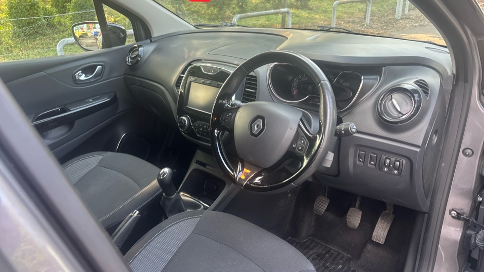 Renault Captur 0.9 TCE 90 Dynamique S Nav 5dr Petrol Hatchback - Image 11