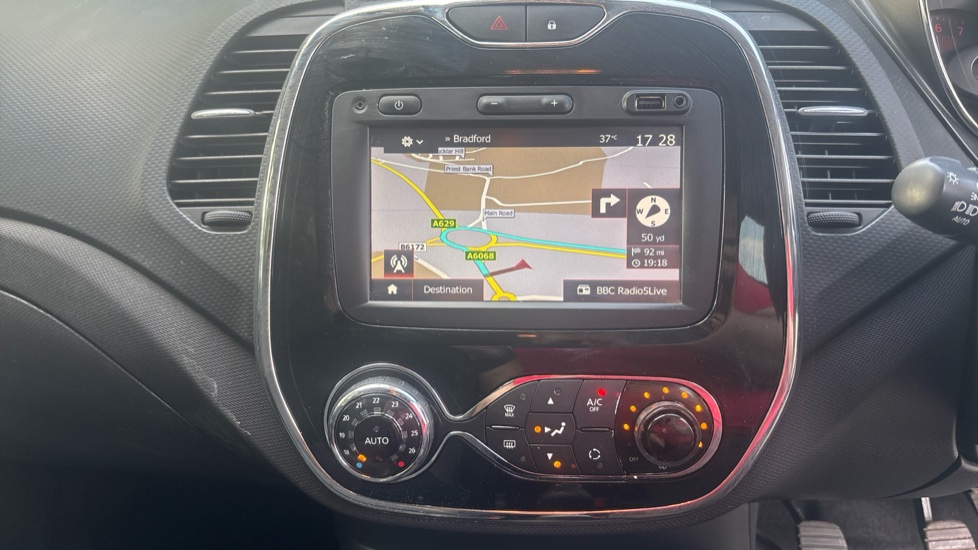 Renault Captur 0.9 TCE 90 Dynamique S Nav 5dr Petrol Hatchback - Image 12