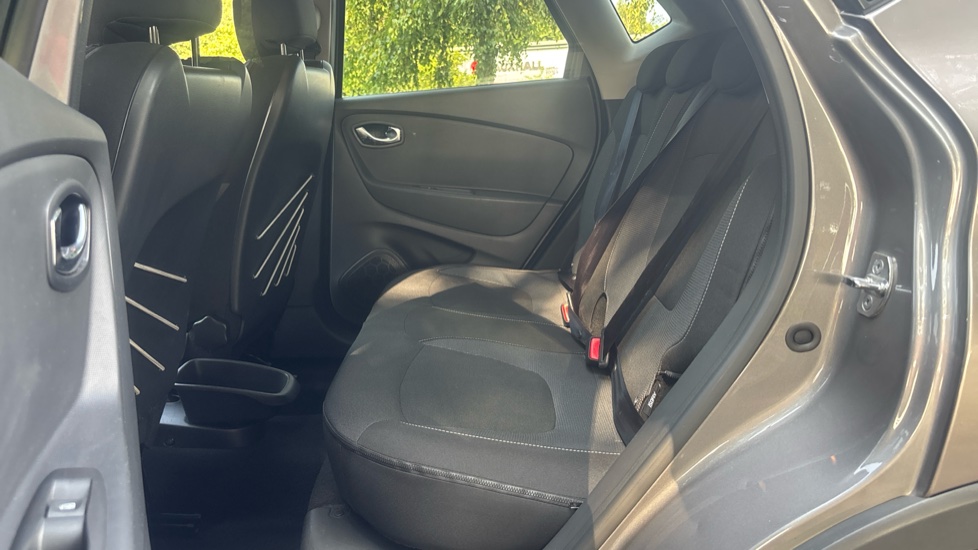 Renault Captur 0.9 TCE 90 Dynamique S Nav 5dr Petrol Hatchback - Image 16