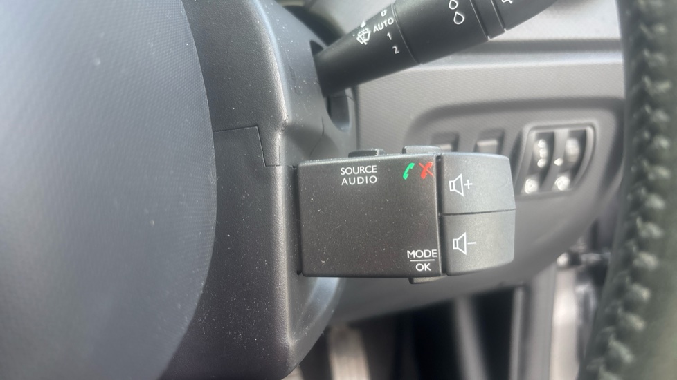 Renault Captur 0.9 TCE 90 Dynamique S Nav 5dr Petrol Hatchback - Image 24