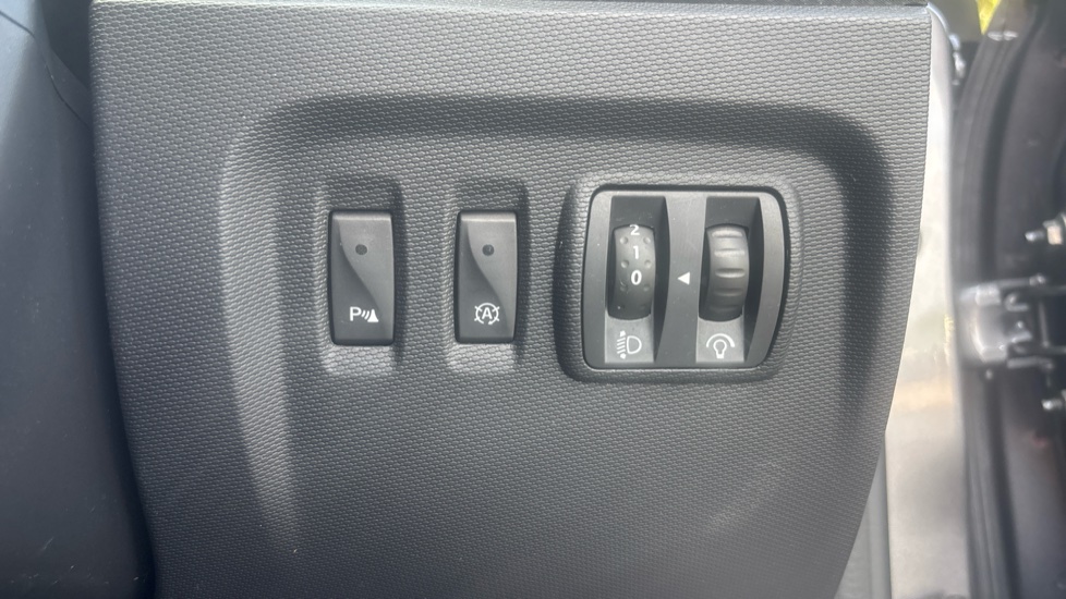 Renault Captur 0.9 TCE 90 Dynamique S Nav 5dr Petrol Hatchback - Image 25