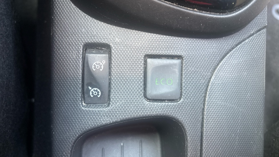 Renault Captur 0.9 TCE 90 Dynamique S Nav 5dr Petrol Hatchback - Image 29