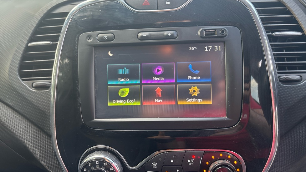 Renault Captur 0.9 TCE 90 Dynamique S Nav 5dr Petrol Hatchback - Image 36