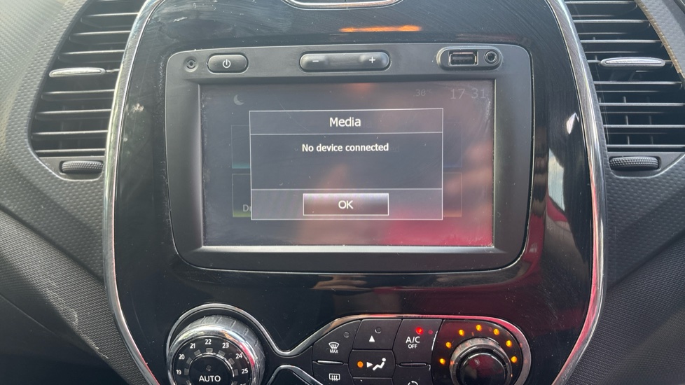 Renault Captur 0.9 TCE 90 Dynamique S Nav 5dr Petrol Hatchback - Image 38