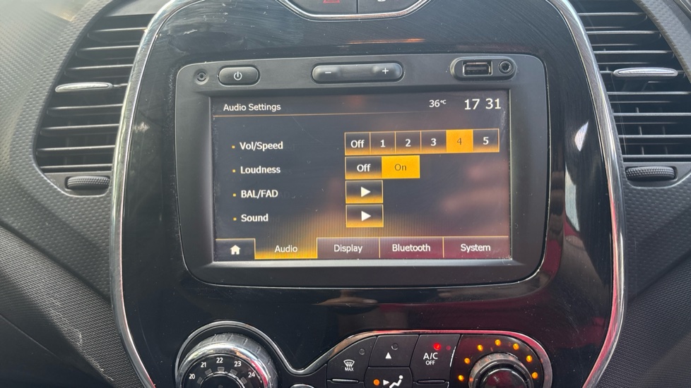 Renault Captur 0.9 TCE 90 Dynamique S Nav 5dr Petrol Hatchback - Image 41
