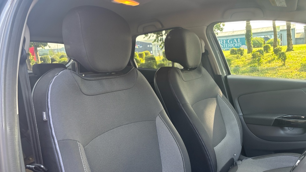 Renault Captur 0.9 TCE 90 Dynamique S Nav 5dr Petrol Hatchback - Image 42