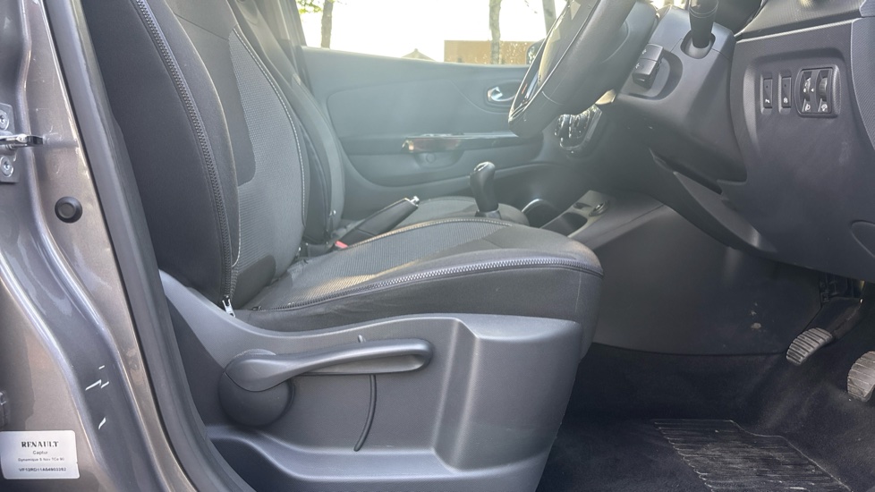 Renault Captur 0.9 TCE 90 Dynamique S Nav 5dr Petrol Hatchback - Image 43