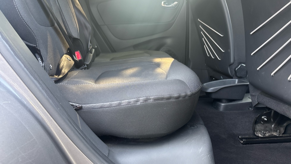 Renault Captur 0.9 TCE 90 Dynamique S Nav 5dr Petrol Hatchback - Image 44