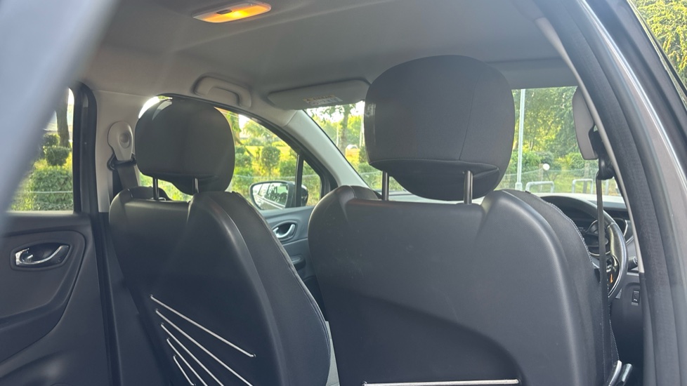 Renault Captur 0.9 TCE 90 Dynamique S Nav 5dr Petrol Hatchback - Image 46