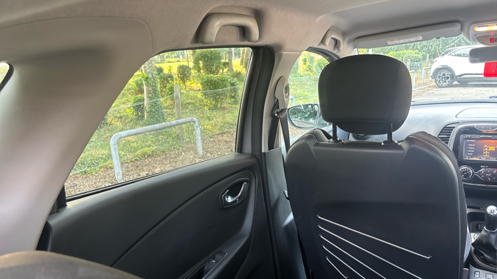 Renault Captur 0.9 TCE 90 Dynamique S Nav 5dr Petrol Hatchback - Image 55