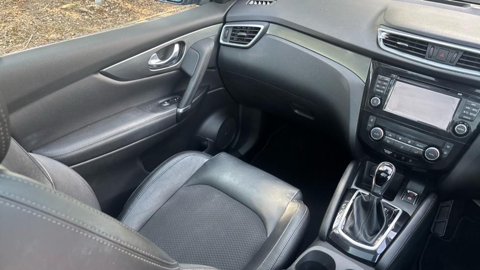 Nissan Qashqai 1.2 DiG-T Tekna 5dr Xtronic Petrol Hatchback - Image 14
