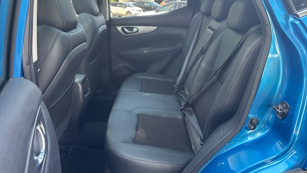 Nissan Qashqai 1.2 DiG-T Tekna 5dr Xtronic Petrol Hatchback - Image 16
