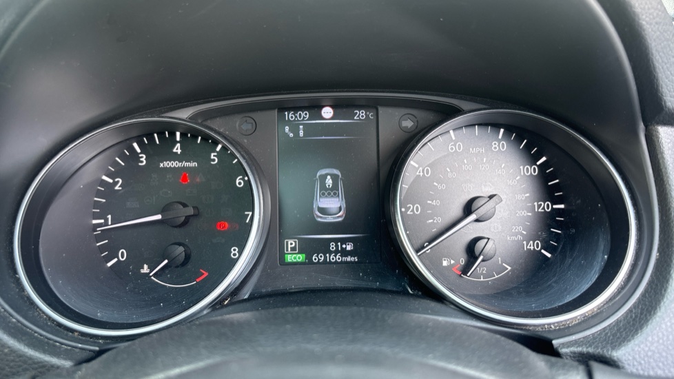 Nissan Qashqai 1.2 DiG-T Tekna 5dr Xtronic Petrol Hatchback - Image 18