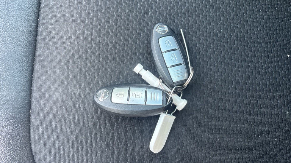 Nissan Qashqai 1.2 DiG-T Tekna 5dr Xtronic Petrol Hatchback - Image 20