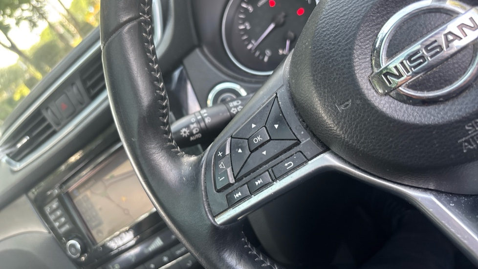 Nissan Qashqai 1.2 DiG-T Tekna 5dr Xtronic Petrol Hatchback - Image 22