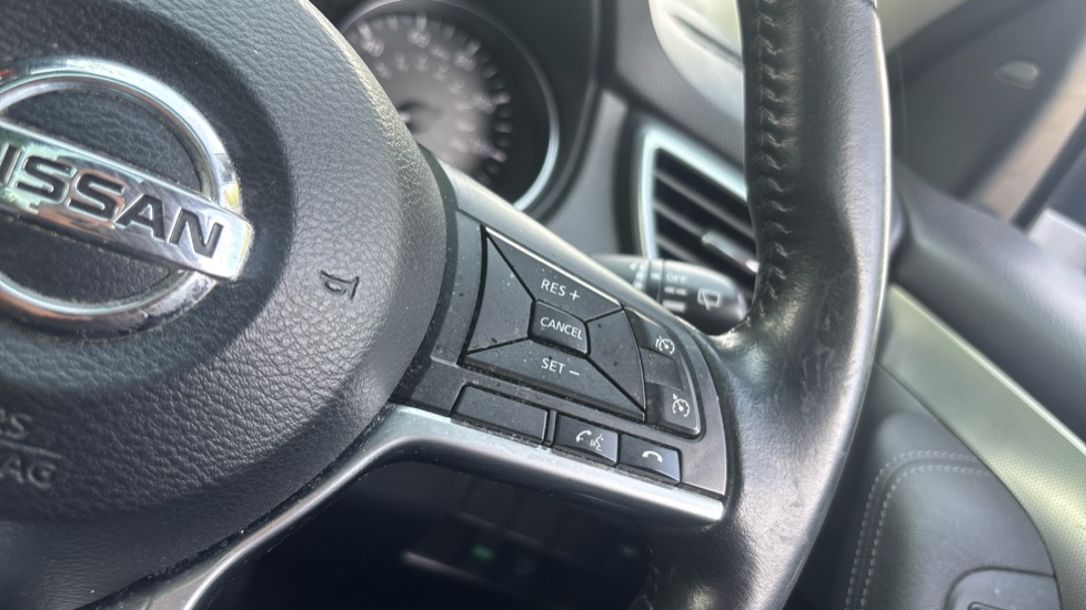 Nissan Qashqai 1.2 DiG-T Tekna 5dr Xtronic Petrol Hatchback - Image 23
