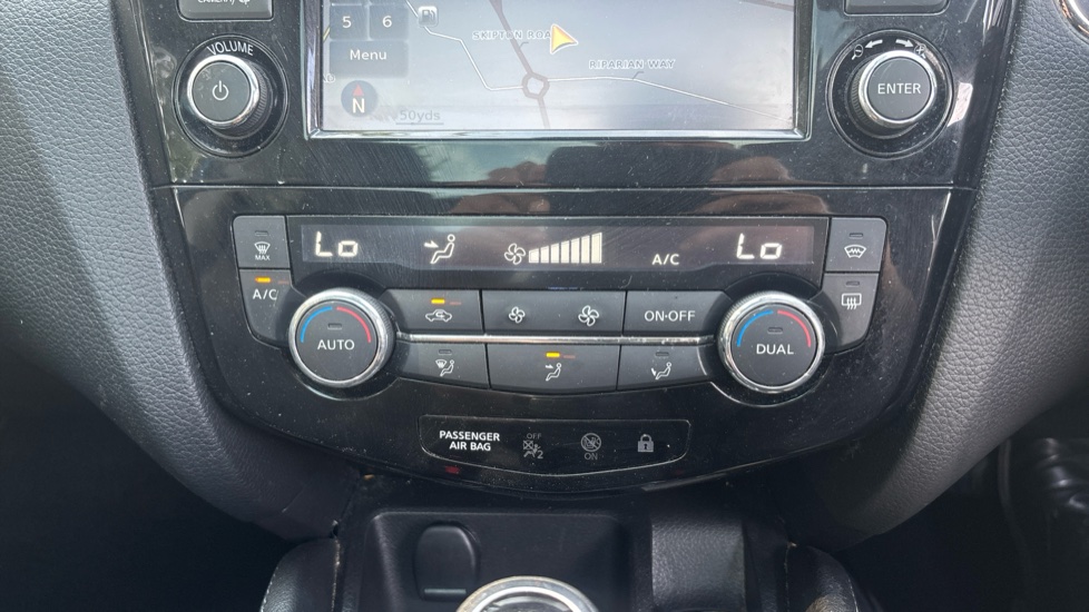Nissan Qashqai 1.2 DiG-T Tekna 5dr Xtronic Petrol Hatchback - Image 30