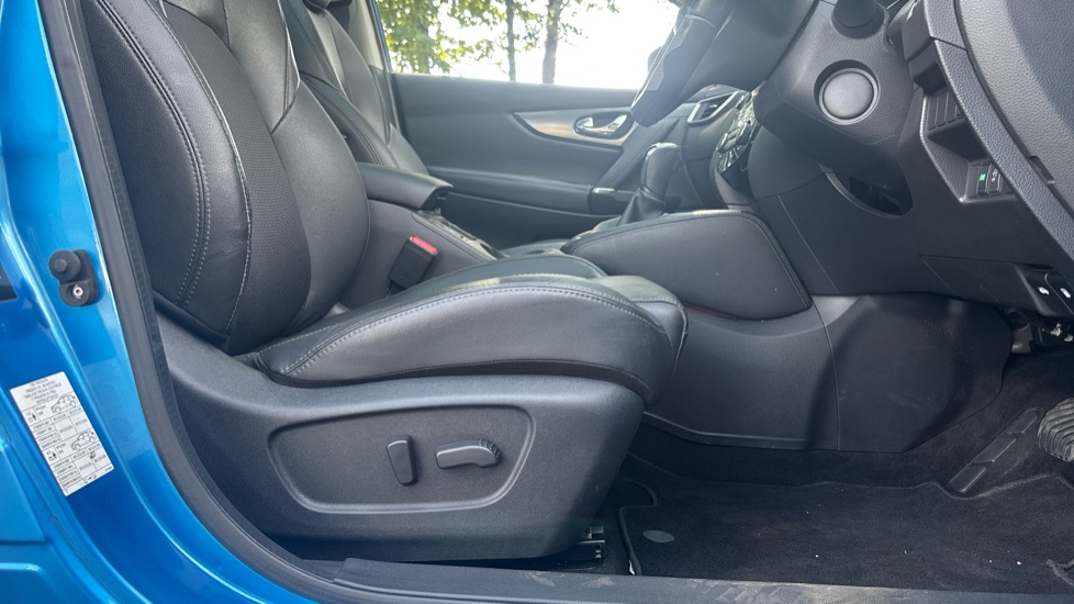 Nissan Qashqai 1.2 DiG-T Tekna 5dr Xtronic Petrol Hatchback - Image 35