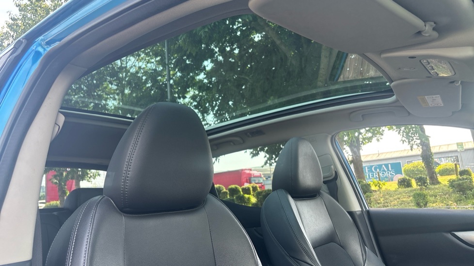 Nissan Qashqai 1.2 DiG-T Tekna 5dr Xtronic Petrol Hatchback - Image 38