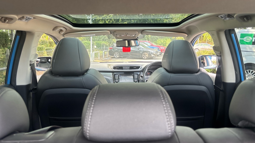 Nissan Qashqai 1.2 DiG-T Tekna 5dr Xtronic Petrol Hatchback - Image 54