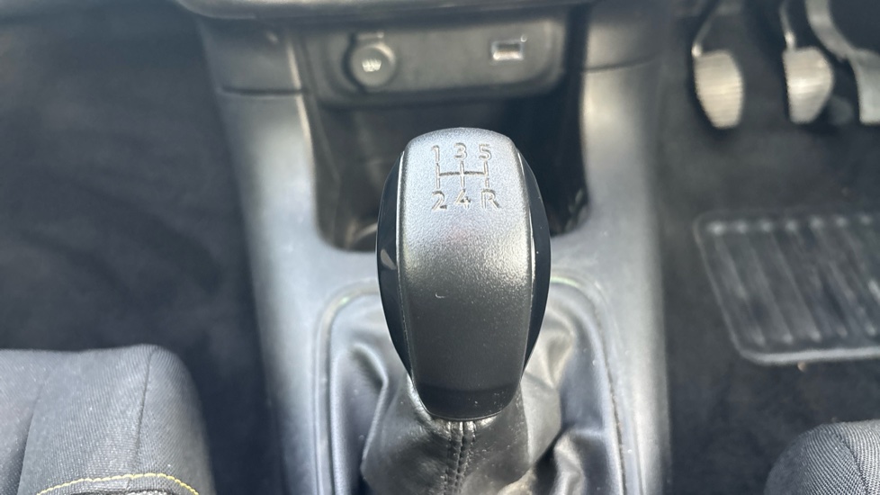 Citroen C3 1.2 PureTech Feel 5dr Petrol Hatchback - Image 13