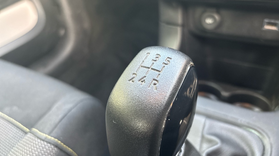 Citroen C3 1.2 PureTech Feel 5dr Petrol Hatchback - Image 27