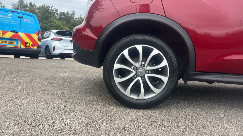 Nissan Juke 1.2 DiG-T Tekna 5dr Petrol Hatchback - Image 7