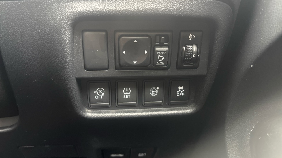 Nissan Juke 1.2 DiG-T Tekna 5dr Petrol Hatchback - Image 25