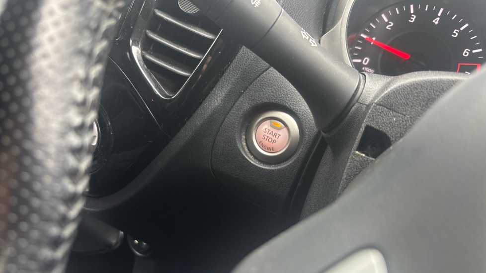 Nissan Juke 1.2 DiG-T Tekna 5dr Petrol Hatchback - Image 26