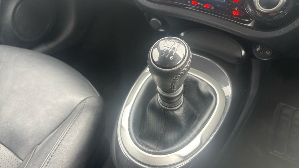 Nissan Juke 1.2 DiG-T Tekna 5dr Petrol Hatchback - Image 28
