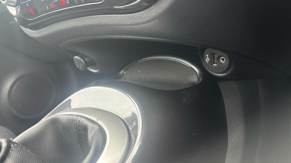 Nissan Juke 1.2 DiG-T Tekna 5dr Petrol Hatchback - Image 29
