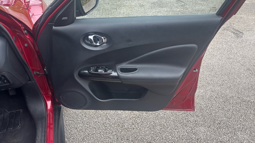 Nissan Juke 1.2 DiG-T Tekna 5dr Petrol Hatchback - Image 44