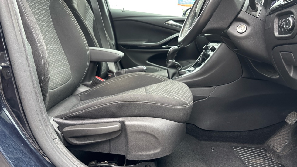 Vauxhall Astra 1.4i 16V SRi Nav 5dr Petrol Estate - Image 42