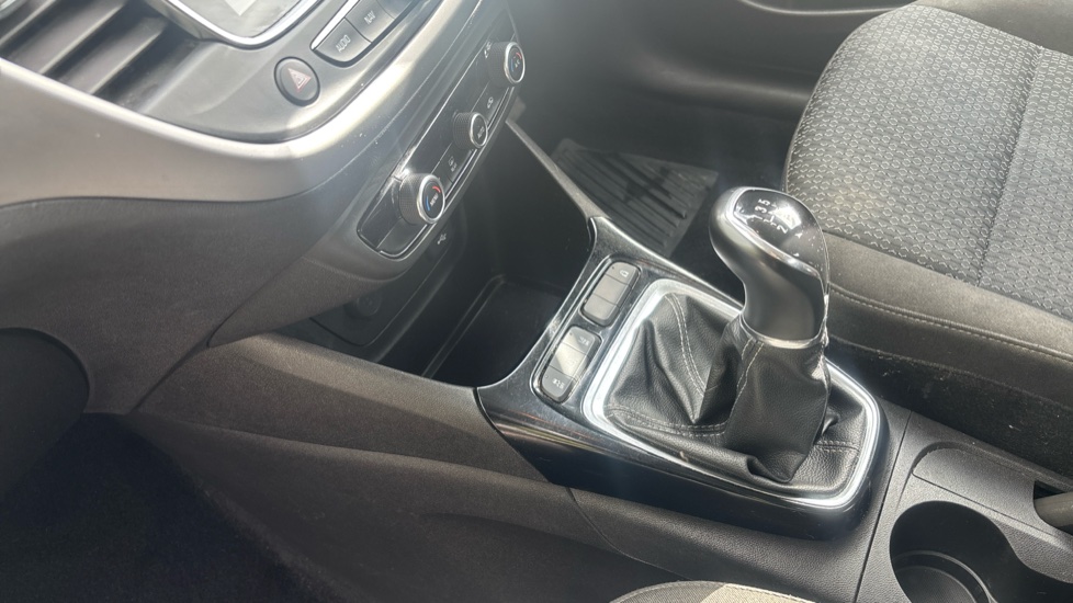 Vauxhall Crossland X 1.2 SE Nav 5dr Petrol Hatchback - Image 13