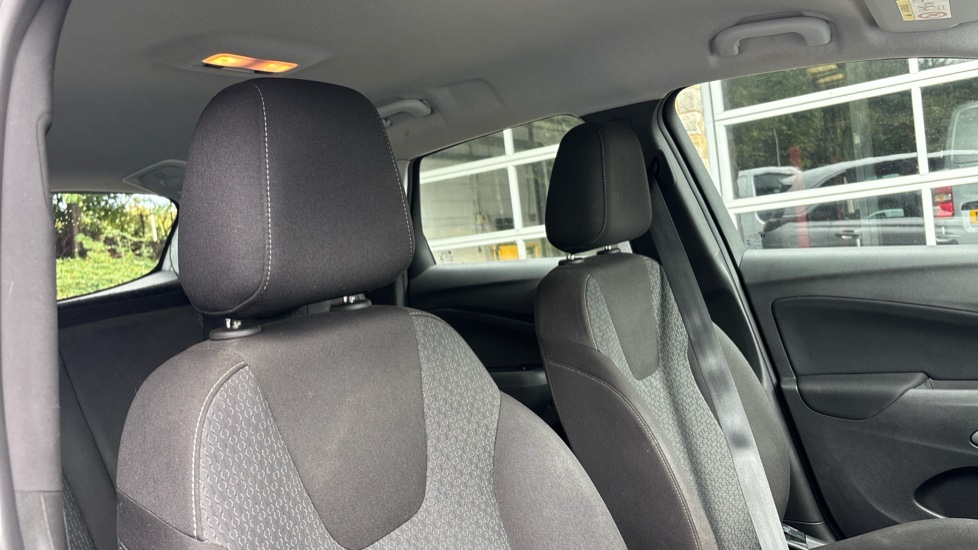 Vauxhall Crossland X 1.2 SE Nav 5dr Petrol Hatchback - Image 32