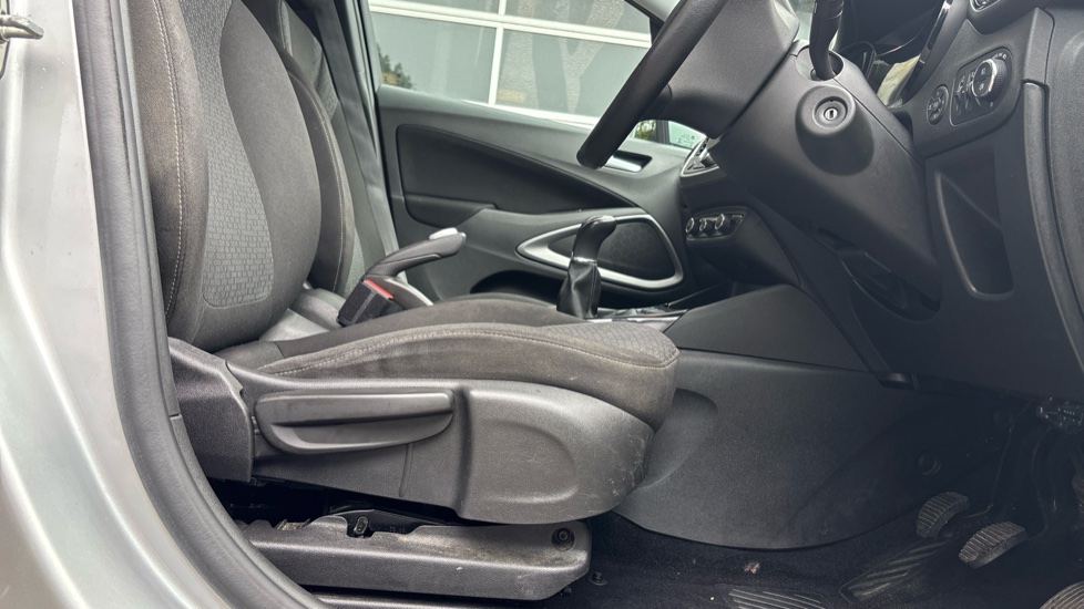 Vauxhall Crossland X 1.2 SE Nav 5dr Petrol Hatchback - Image 33