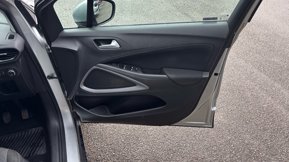 Vauxhall Crossland X 1.2 SE Nav 5dr Petrol Hatchback - Image 34