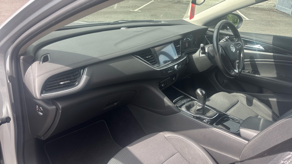 Vauxhall Insignia 1.6 Turbo D [136] Tech Line Nav 5dr Diesel Hatchback - Image 9