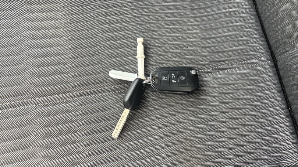 Vauxhall Corsa 1.2 SE 5dr Petrol Hatchback - Image 20