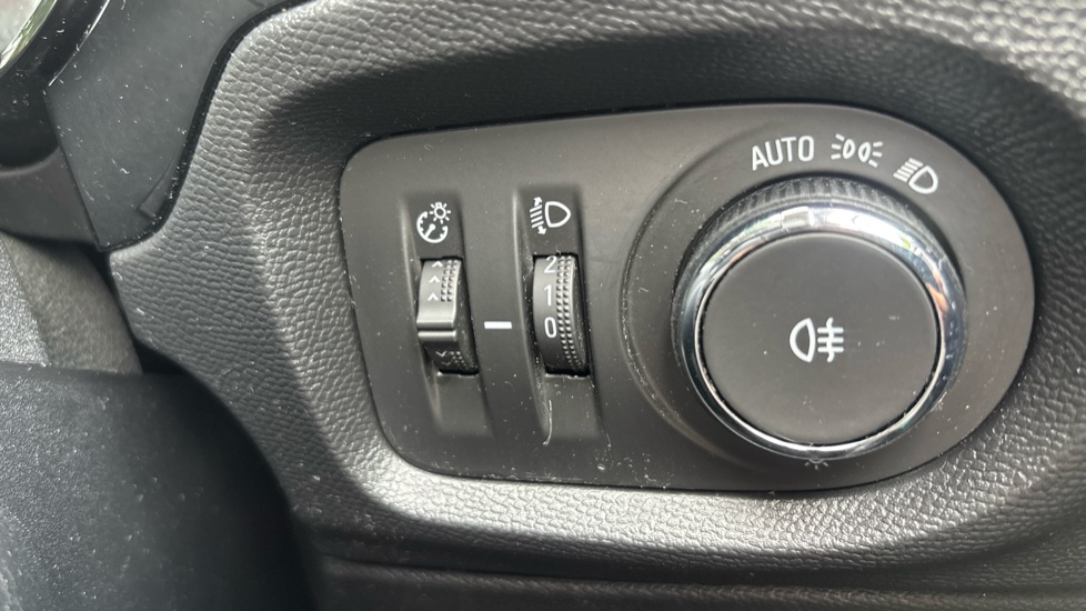Vauxhall Corsa 1.2 SE 5dr Petrol Hatchback - Image 25