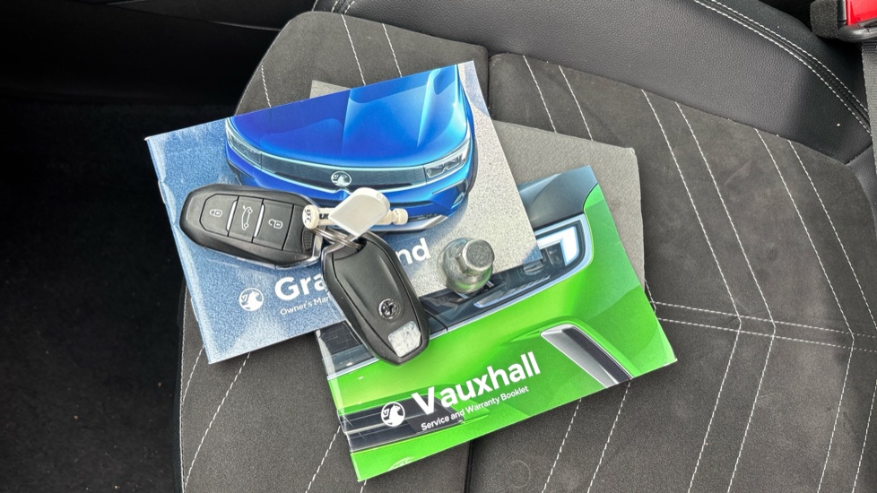 Vauxhall Grandland 1.2 Turbo Ultimate 5dr Petrol Hatchback - Image 19