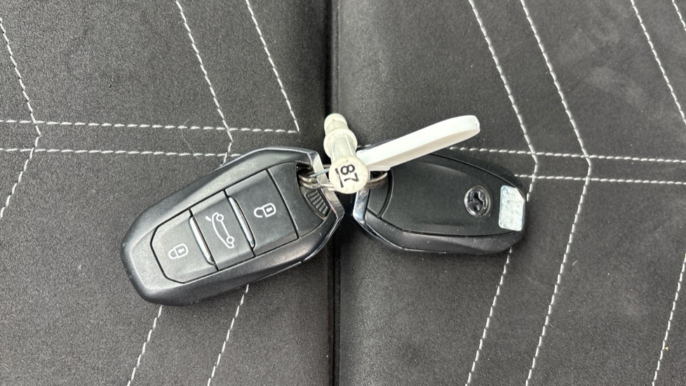 Vauxhall Grandland 1.2 Turbo Ultimate 5dr Petrol Hatchback - Image 20