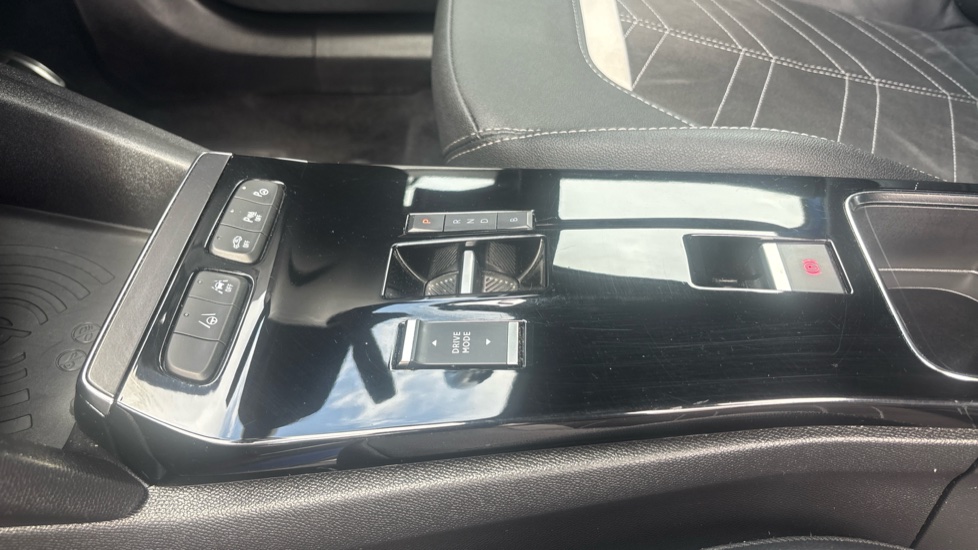 Vauxhall Mokka 100kW Ultimate 50kWh 5dr Auto Electric Hatchback - Image 13