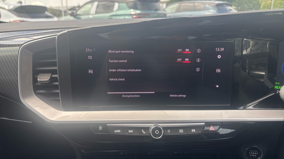 Vauxhall Mokka 100kW Ultimate 50kWh 5dr Auto Electric Hatchback - Image 40