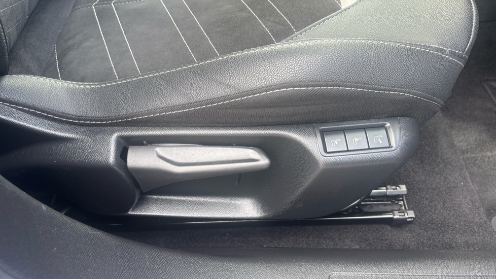 Vauxhall Mokka 100kW Ultimate 50kWh 5dr Auto Electric Hatchback - Image 45