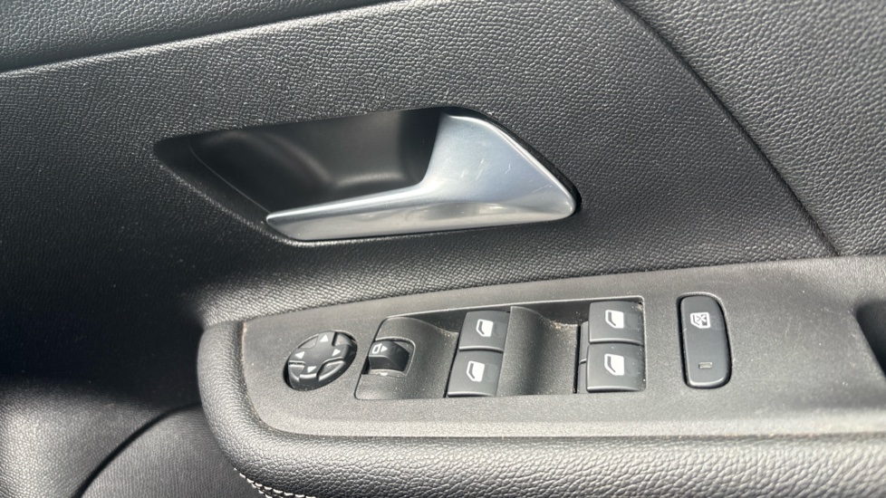 Vauxhall Mokka 100kW Ultimate 50kWh 5dr Auto Electric Hatchback - Image 24