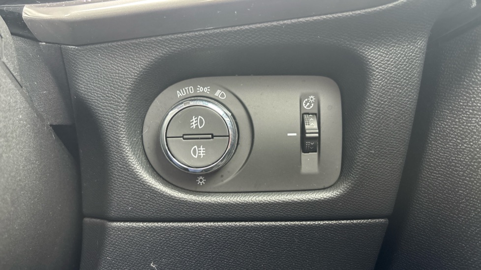 Vauxhall Mokka 100kW Ultimate 50kWh 5dr Auto Electric Hatchback - Image 25